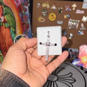 Silver Cross Pendant with Dismonds 💎